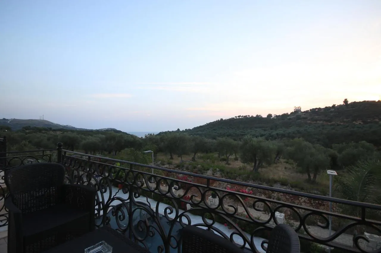 Vila Mario Himare Albanien