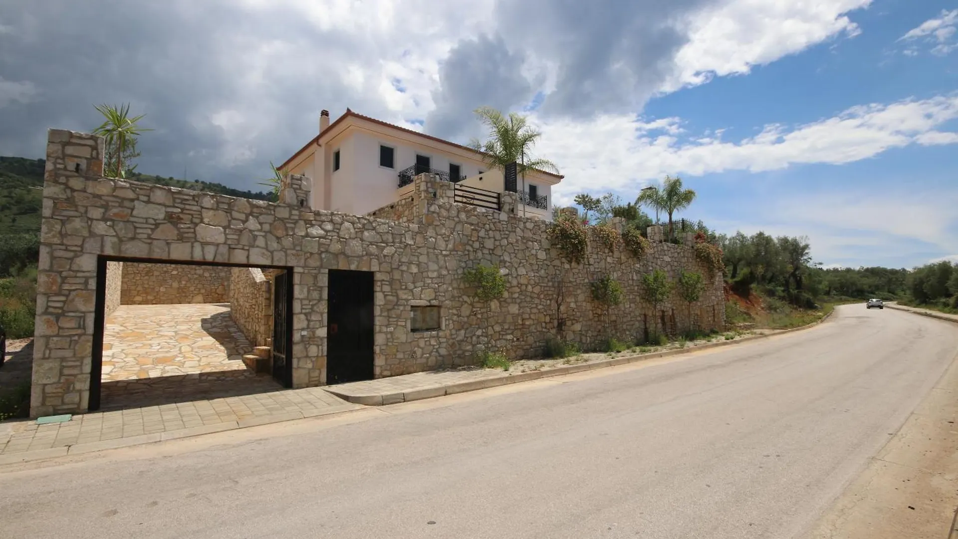 Vila Mario Himare Albanien