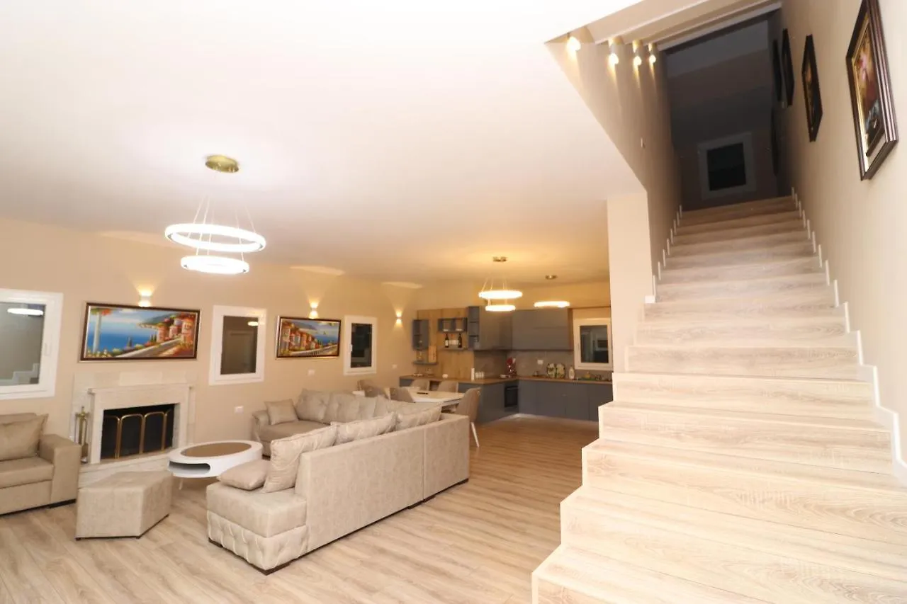 Vila Mario Himare Villa