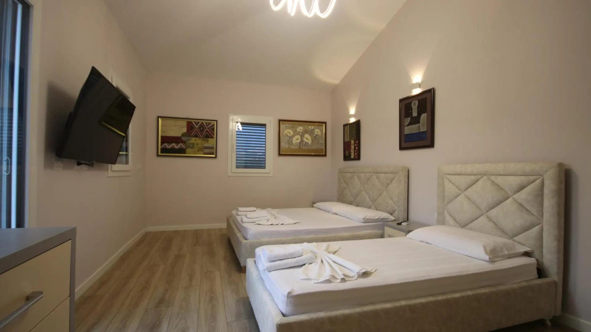 Vila Mario Himare Albania