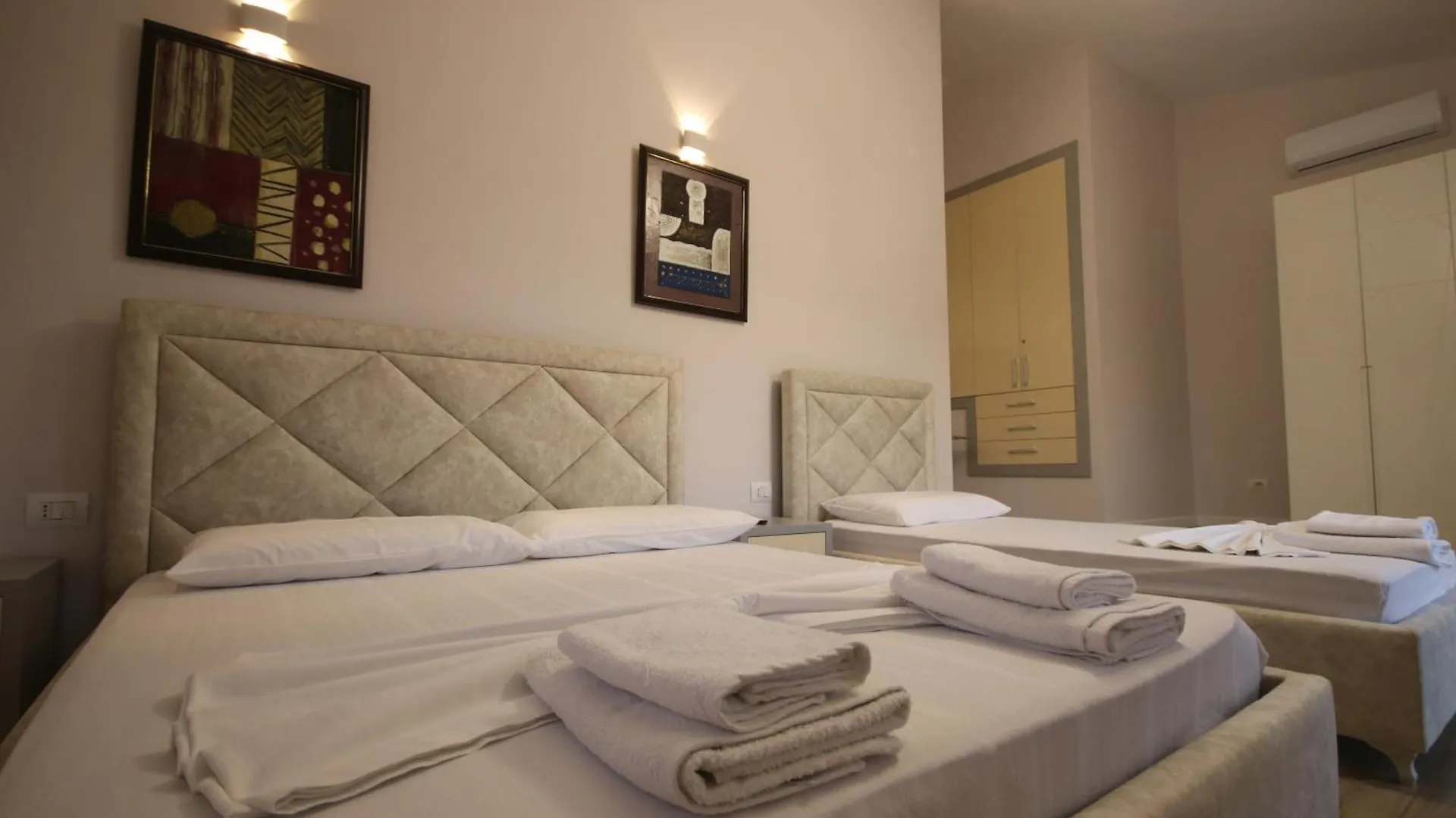 Vila Mario Himare Villa
