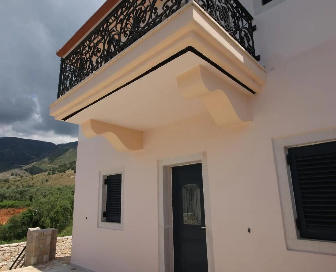 Vila Mario Himare