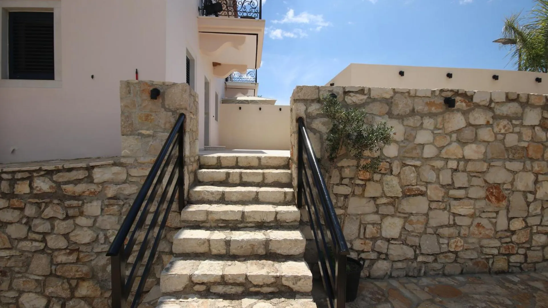 Vila Mario Himare